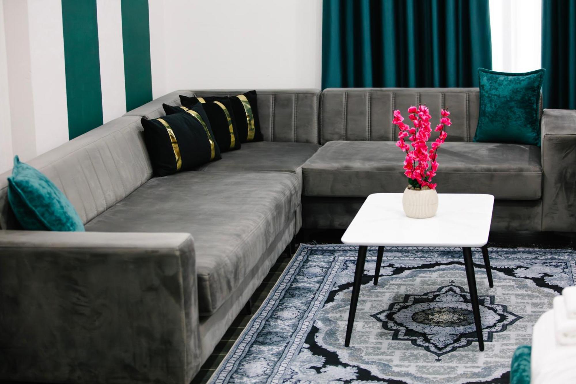 Andor Luxury Hotel & Duplex Kryemedhej Ngoại thất bức ảnh